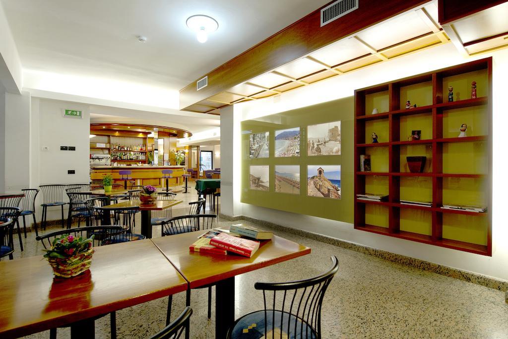 Hotel Adler Alassio Luaran gambar
