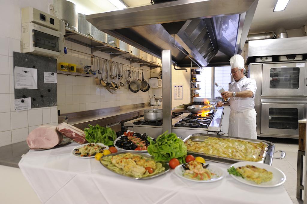 Hotel Adler Alassio Luaran gambar