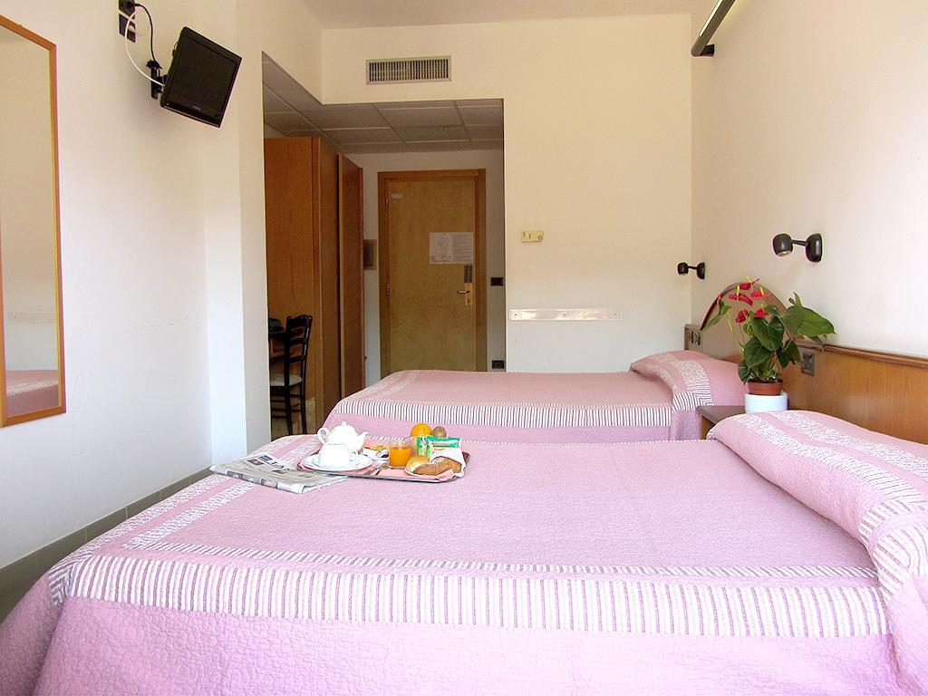 Hotel Adler Alassio Bilik gambar